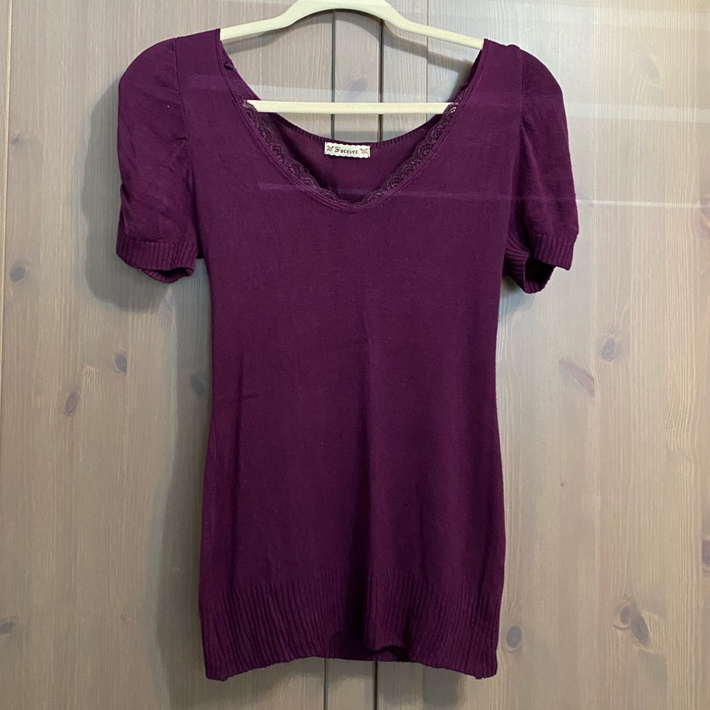 Blouse with puffy sleeves